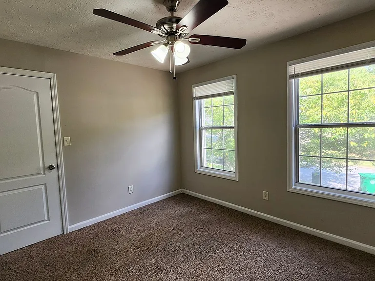 3049 Winding Grove Dr — Photo 15