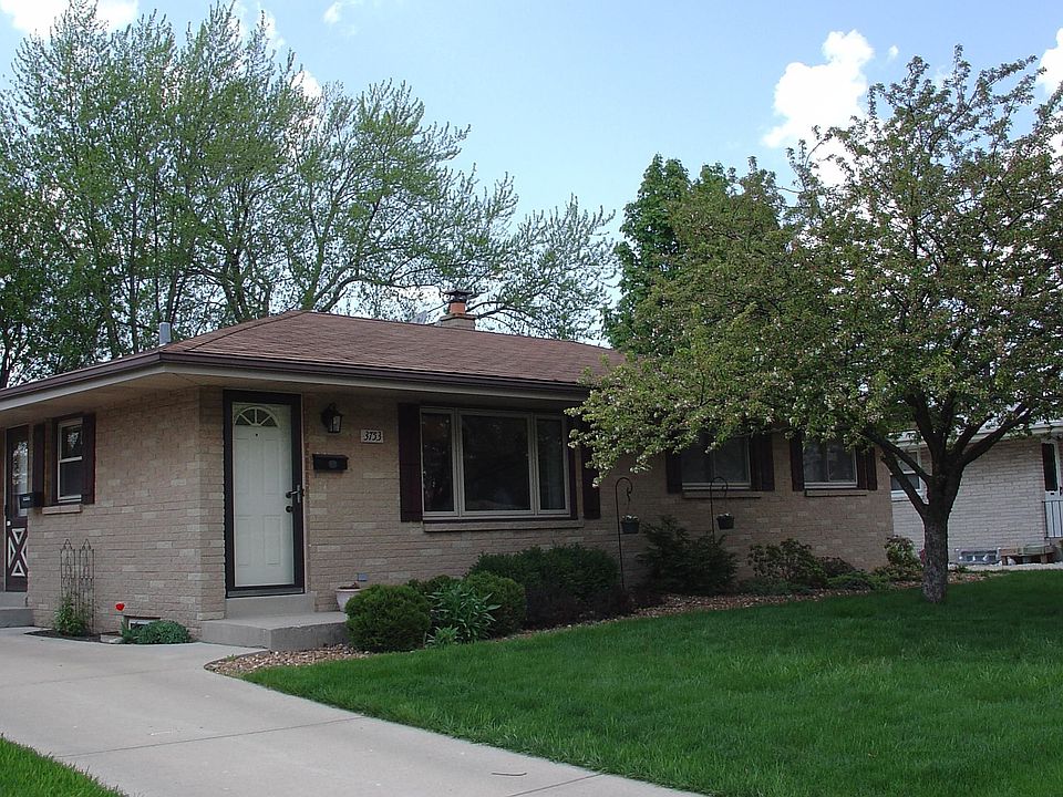 Newer roof, windows and landscaping
