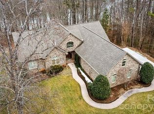 6124 Plantation Pointe Dr, Granite Falls, NC 28630