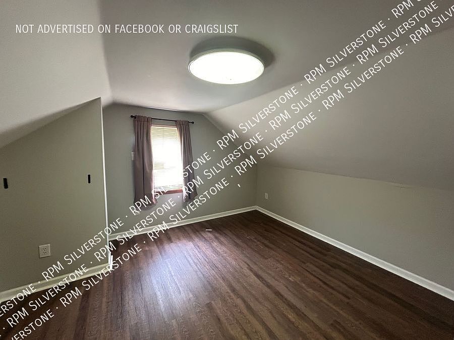 23833 Couzens Ave, photo 10
