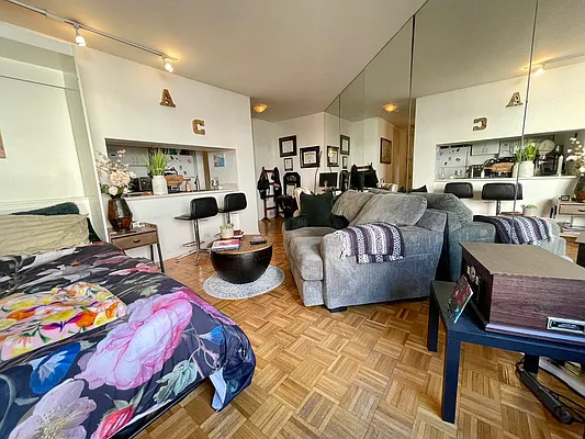 Rented by Maz Group NY | media 6