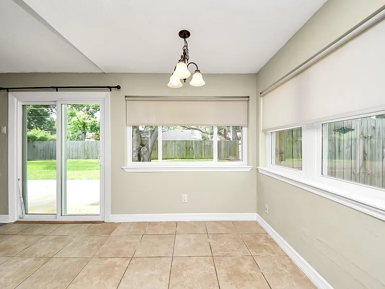 1104 N Heron Dr — Photo 13