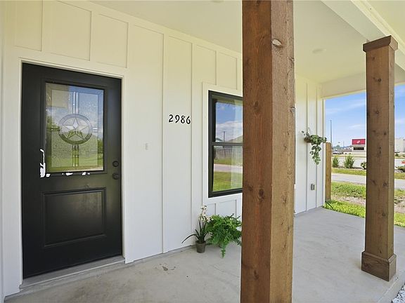 3rd image of 2986 Mayfield