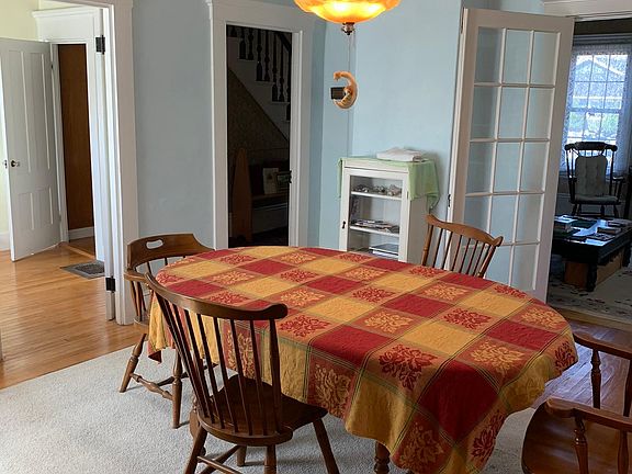 5th image of 100 Maple St