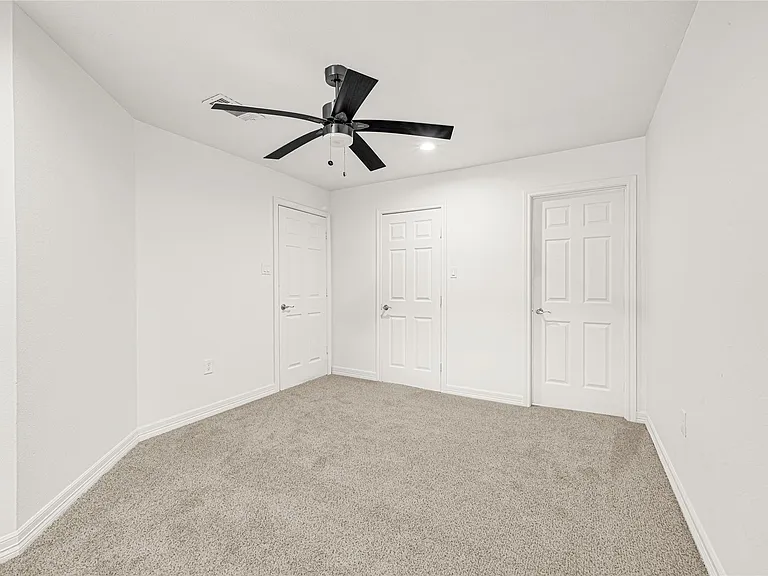 2631 Mansfield St — Photo 15