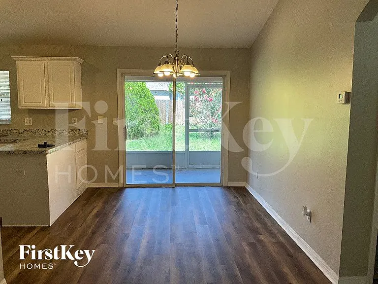 709 La Costa St — Photo 2