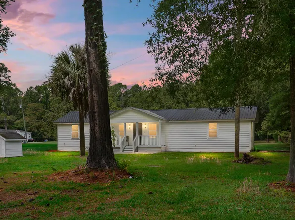 1393 Harristown Rd, Bonneau, SC 29431