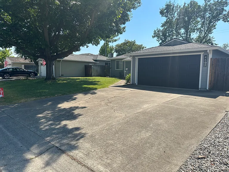 4633 Morpheus Ln — Photo 2