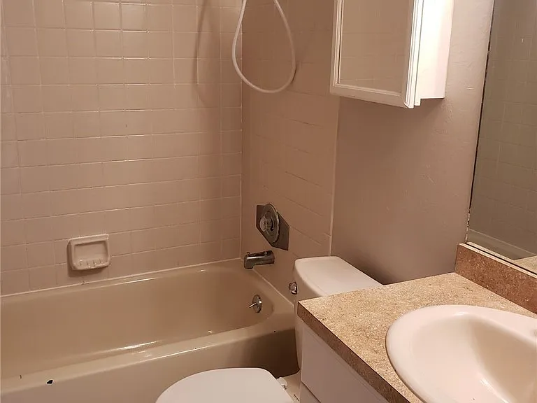 1101 SW 48th Ter — Photo 16