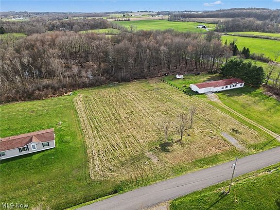 3rd image of 24865 Center Rd