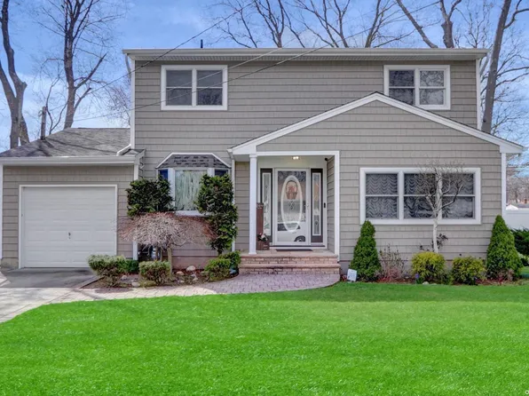 172 Smith Avenue, Holbrook, NY 11741