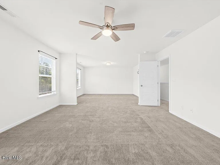 423 Bassett Ln — Photo 17
