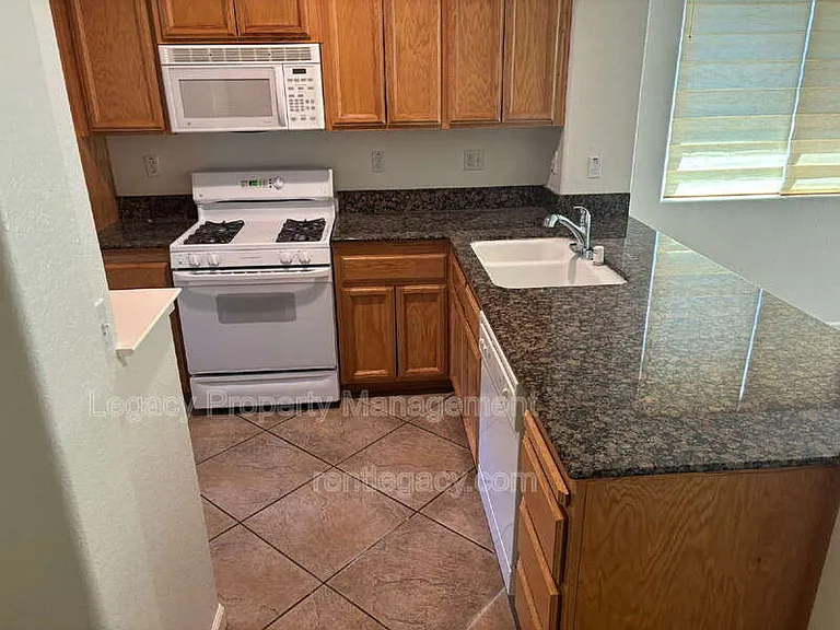 1843 Dawnelle Way — Photo 4