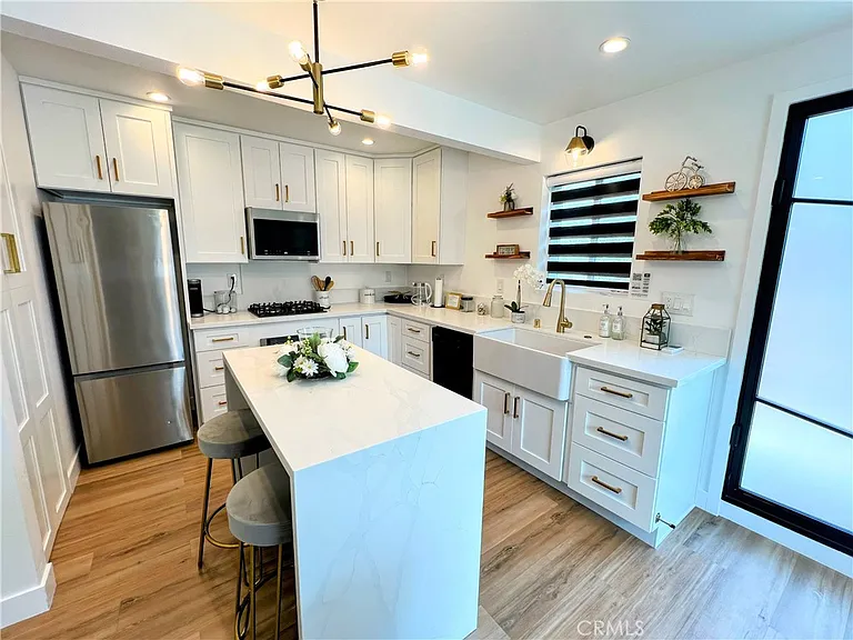 5311 Lockhurst Dr — Photo 2
