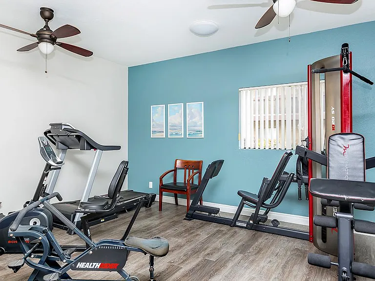 FITNESS ROOM