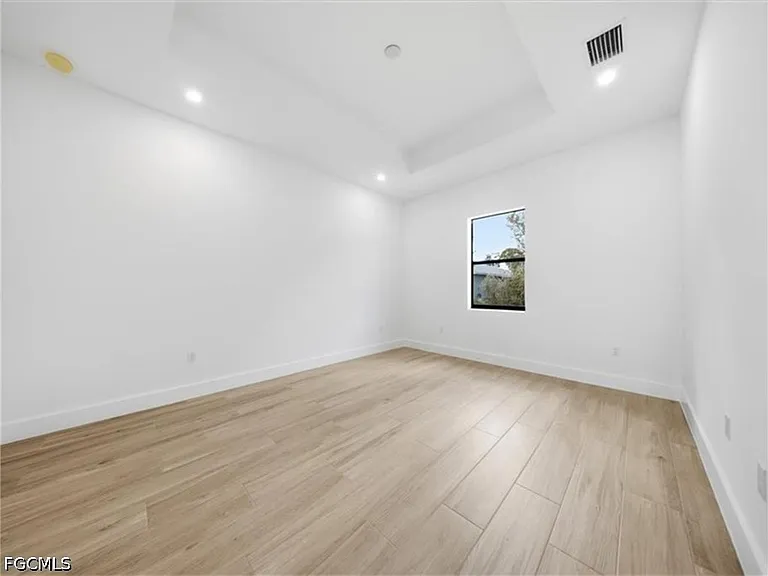 6125 Hershey Ave — Photo 9