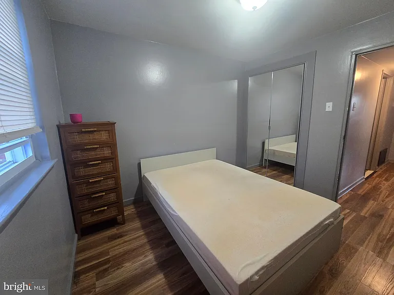 529 Foster St — Photo 15