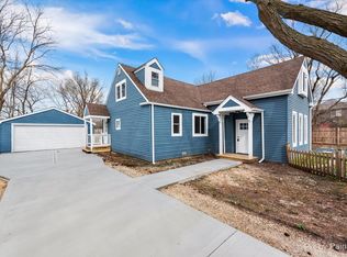 26W210 Macarthur Ave, Wheaton, IL 60188