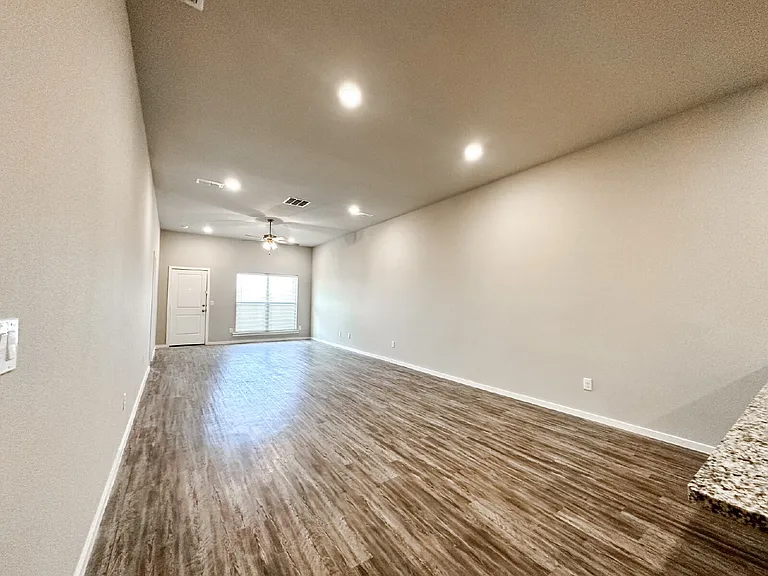 1905 Langford Ave #1 — Photo 4