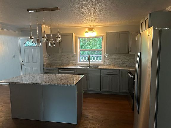2nd image of 21 Grandview Dr