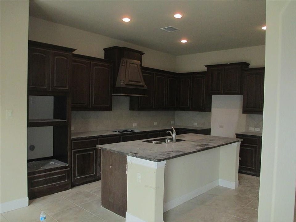 2nd image of 6911 Parkwood Dr