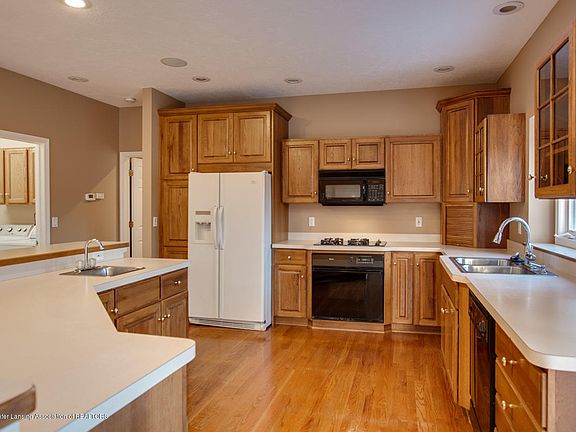 3rd image of 460 S Cedar Run Ct
