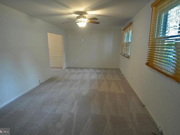 3rd image of 1285 Seabright Dr