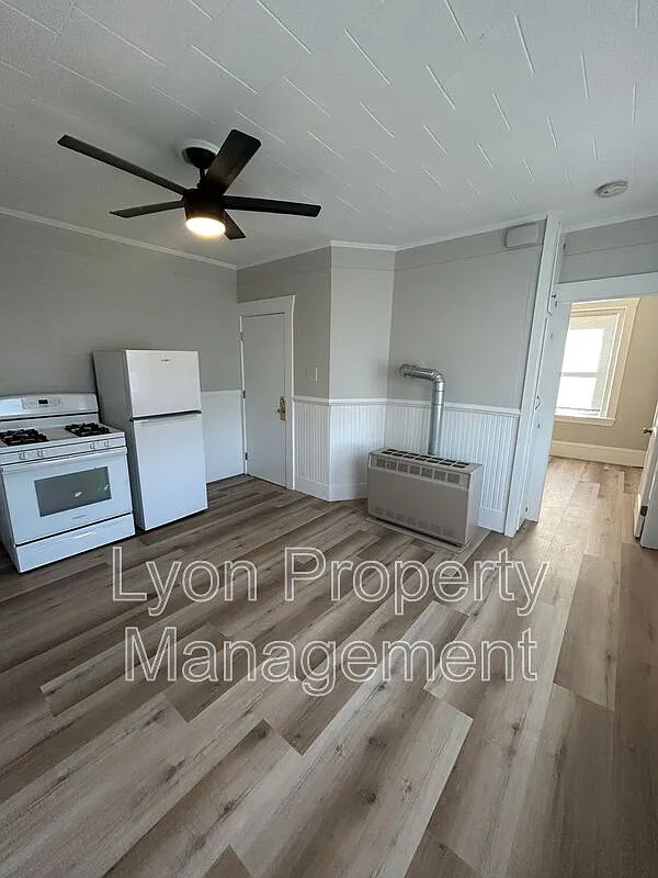 1 bed, 1.0 bath, $1,225 — Photo 2