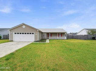 307 Kenilworth Place, Hubert, NC 28539