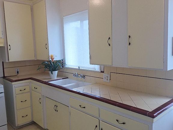 5th image of 420 N Alameda Ave