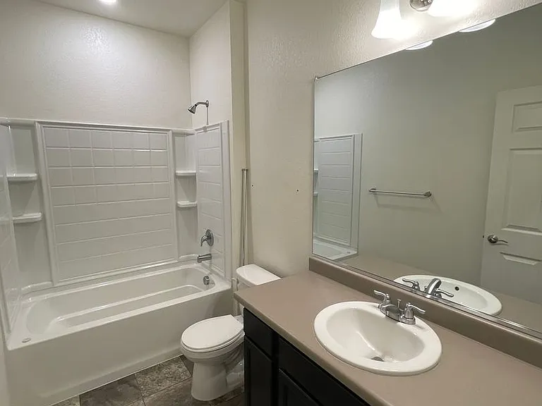 1576 Clarendon Dr — Photo 9