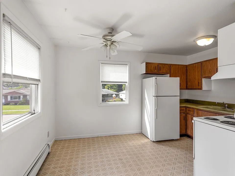 2005 Eastman Ave