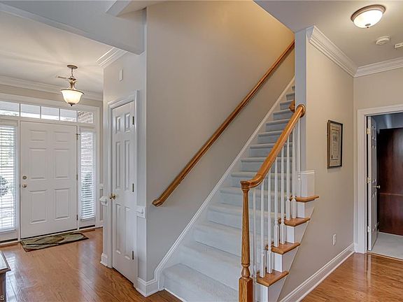 3rd image of 910 Crafton Creek Dr