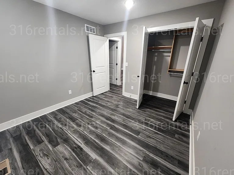 5267 N Toben Ct — Photo 10