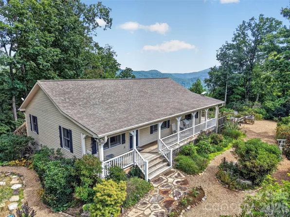 50 Autumn View Dr, Hendersonville, NC 28792