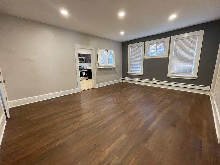 207 Highland Ave — Photo 2