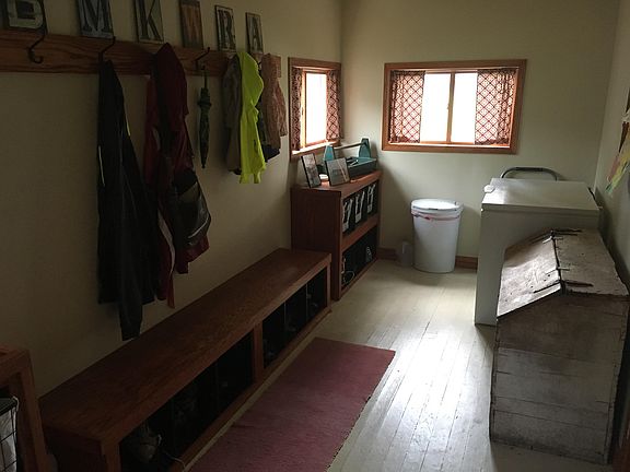Entryway/mudroom