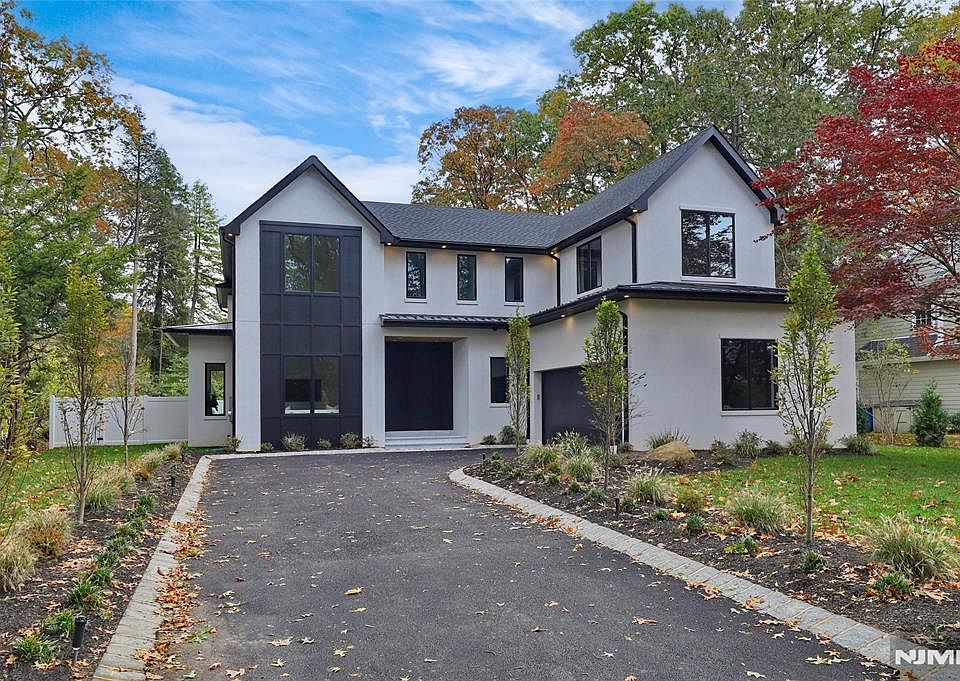 1st image of 84 Depeyster Ave