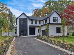 84 Depeyster Ave, Tenafly, NJ 07670