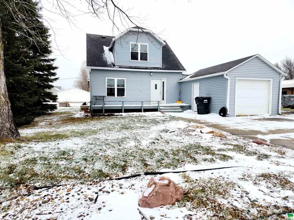 303 Oak St, Salix, IA 51052