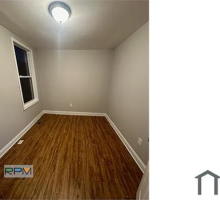 2414 Baker St — Photo 12
