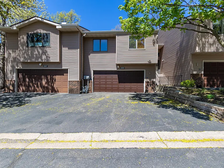 2359 Springside Dr E — Photo 2