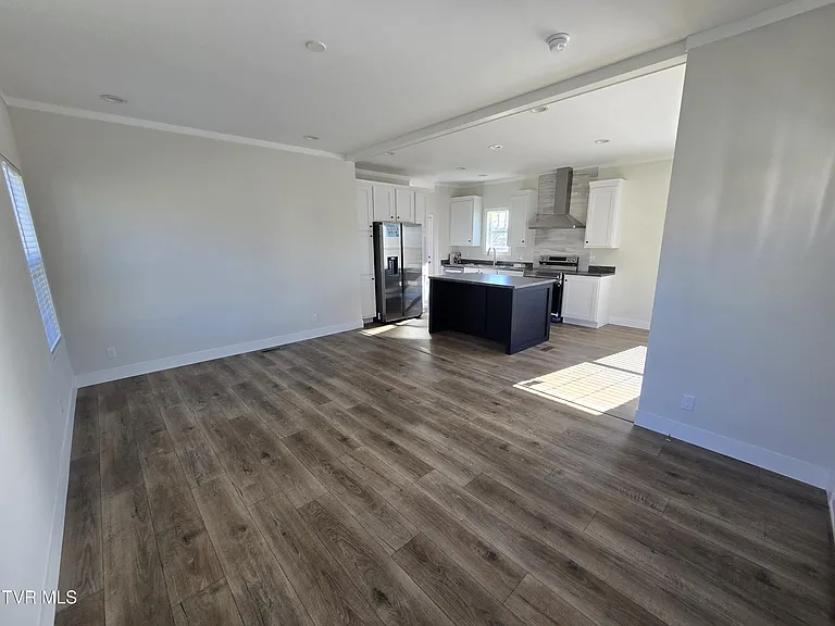 2208 Oak St — Photo 3