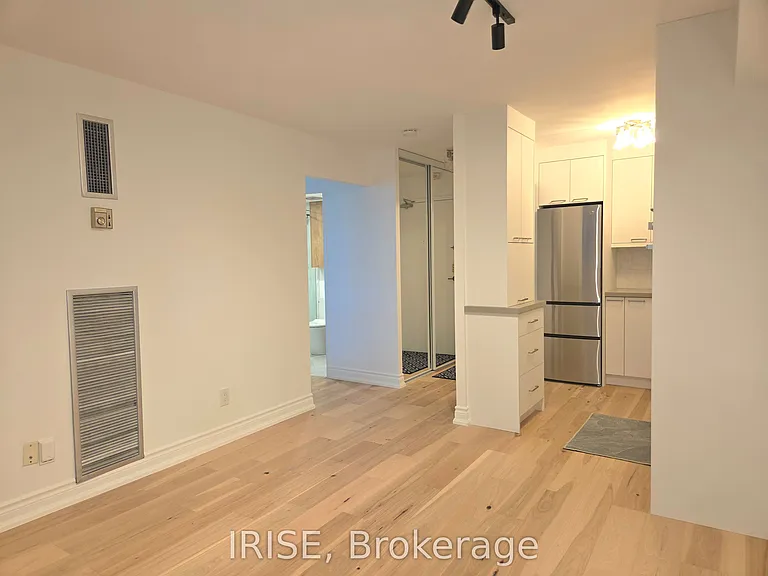 89 McCaul St #426 — Photo 6