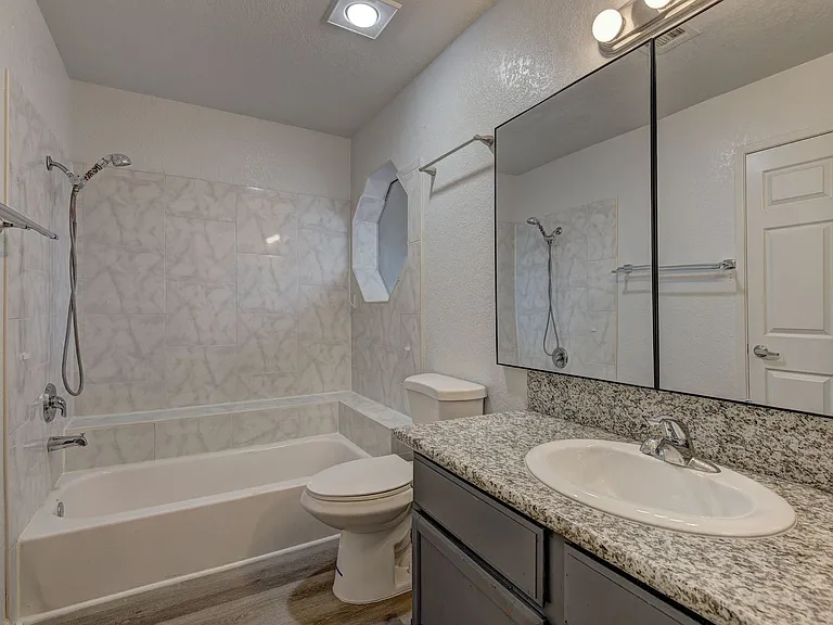 5056 S Rainbow Blvd #205 — Photo 13
