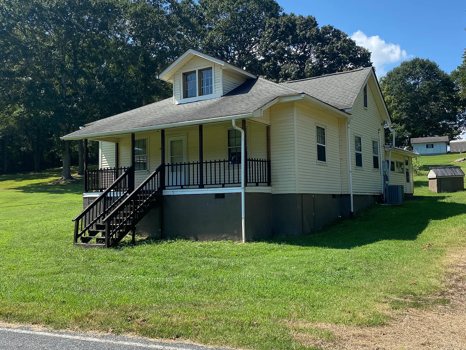 1217 Village Rd — Photo 1