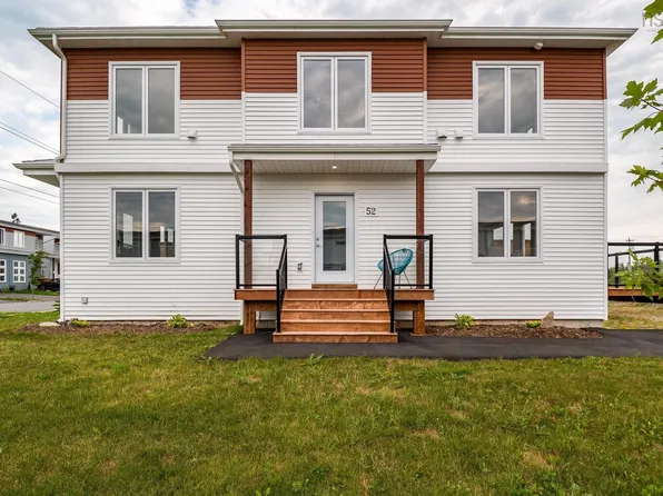 52 Berm St, Herring Cove, NS B3R 0H2