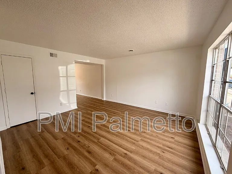 1216 Cactus Ave — Photo 2