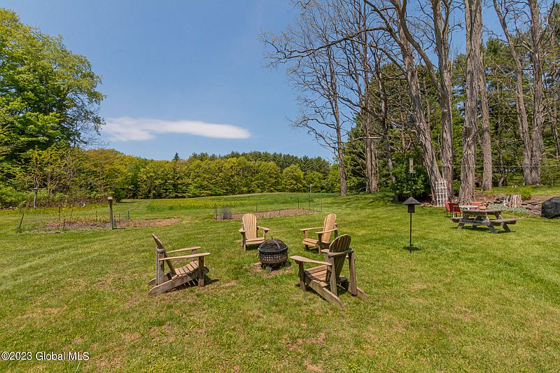 4th image of 552 Sinclair Road