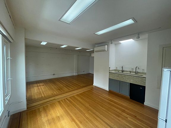 3rd image of 1156 Capuchino Ave #1156
